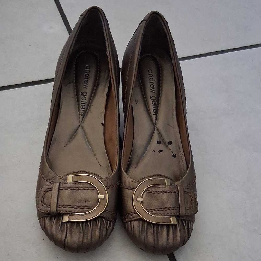 Andrew Geller Women's Tan Loafers with Gold Buckle